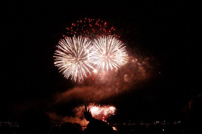 fireworks-696x463.jpg