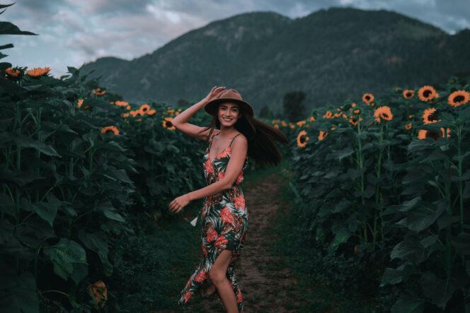 ChilliwackSunflowerFestivalWoman-664x443.jpg