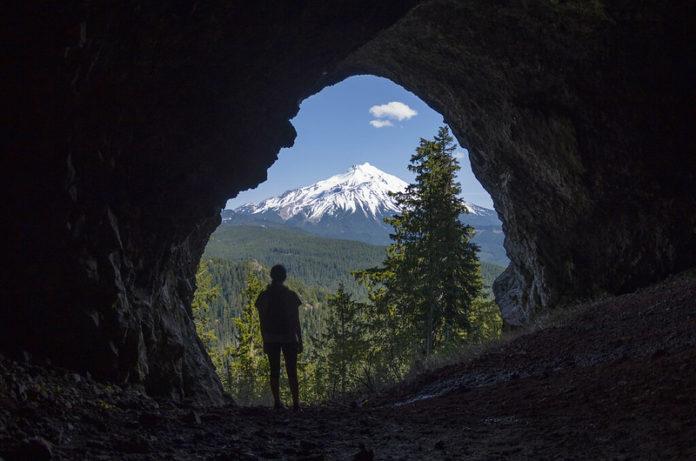 Mt-Jefferson-as-seen-from-Boca-Cave.-Photo-by-Thomas-Shahan-via-Flickr-CC2.-696x461.jpg
