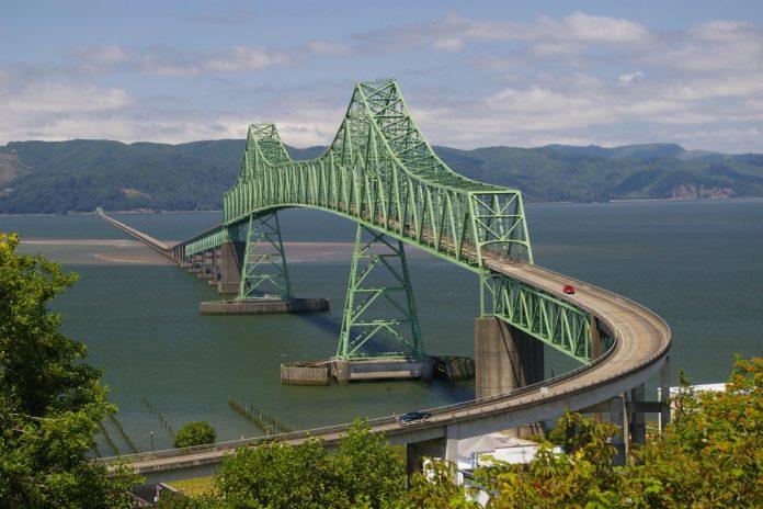 astoria_bridge_oregon.jpg