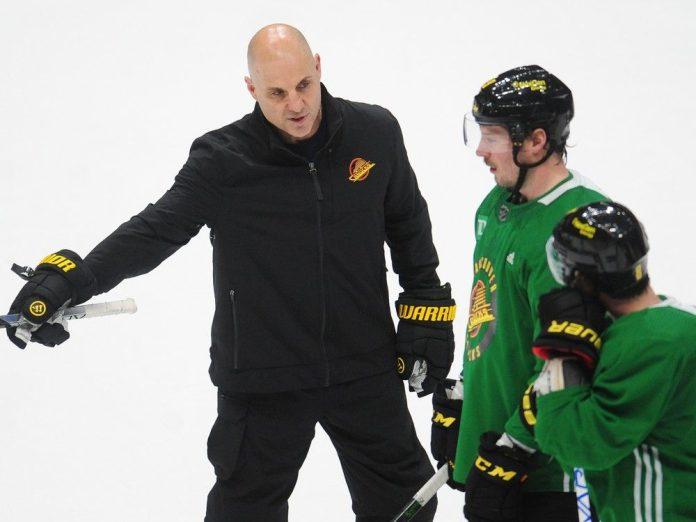 png011123ncanucks-05.jpg