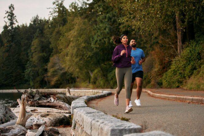 seawallrunningDestinationVancouverKindredScout-664x443.jpg