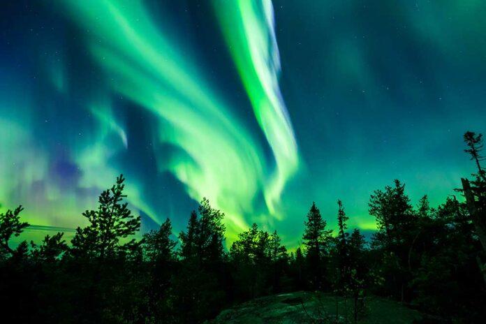 northern-lights-small-696x464.jpg
