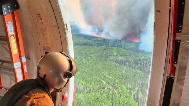 donnie-creek-wildfire-aerial-view-firefighter-plane.jpg