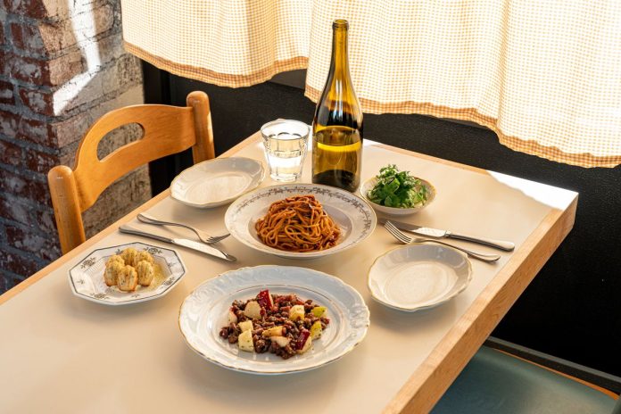 Carter_Hiyama_Eater_Inside_Xiao_Ye_fully_set_table.jpg