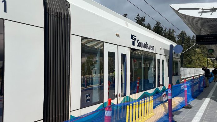 eastside-lightrail-4-C0424.jpg