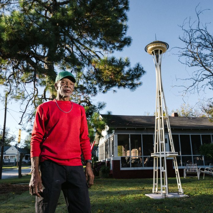 Jesse-Evans-macon-spaceneedle_Dustin-Chambers_5527_mfmvqo.jpg